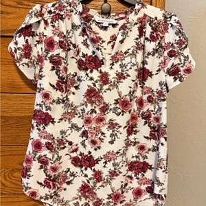 41 Hawthorn White Floral Short-Sleeve Blouse with Pink and Burgundy Roses